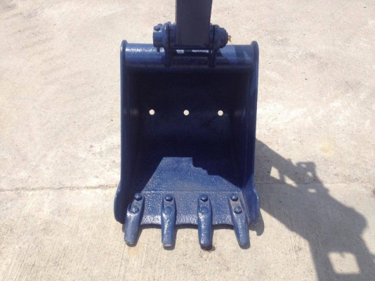 รถขุด แบคโฮล KOMATSU PC30-5 ทำสีใหม่ นำเข้า มือสองญี่ปุ่น