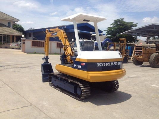 รถขุด แบคโฮล KOMATSU PC30-5 ทำสีใหม่ นำเข้า มือสองญี่ปุ่น