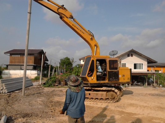 มีรถแบ็คโฮ Pc35 Pc120 ให้เช่า