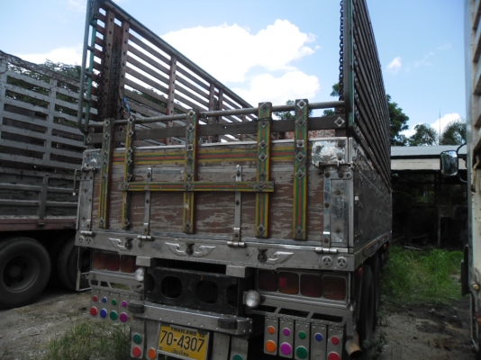 ขายด่วนรถบรรมุก 10 ล้อ HINO FM2K 240 แรงเพลาเดียวกระบะไม้สวยๆเดิมๆยางเลเดี่ยนใหม่ 10 เส้นทะเบียนเต็ม