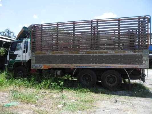 ขายด่วนรถบรรมุก 10 ล้อ HINO FM2K 240 แรงเพลาเดียวกระบะไม้สวยๆเดิมๆยางเลเดี่ยนใหม่ 10 เส้นทะเบียนเต็ม