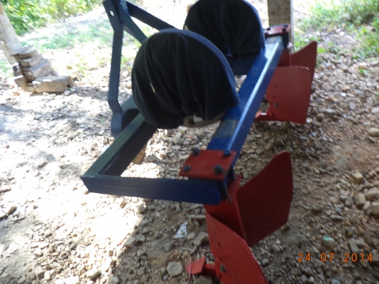 ต้องการขายด่วน ผาลยกร่องรถไถเล็กขนาด25-35แรงม้า สภาพใหม่ครับ ต้องการขายด่วน ผาลยกร่องรถไถเล็กขนาด25-35แรงม้า สภาพใหม่ครับ