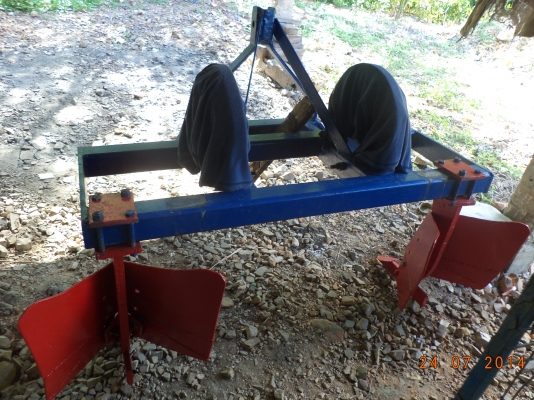 ต้องการขายด่วน ผาลยกร่องรถไถเล็กขนาด25-35แรงม้า สภาพใหม่ครับ ต้องการขายด่วน ผาลยกร่องรถไถเล็กขนาด25-35แรงม้า สภาพใหม่ครับ