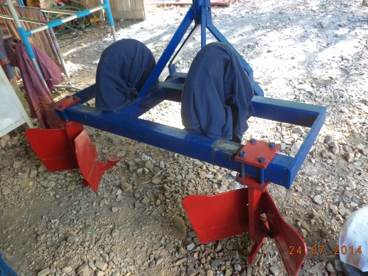 ต้องการขายด่วน ผาลยกร่องรถไถเล็กขนาด25-35แรงม้า สภาพใหม่ครับ ต้องการขายด่วน ผาลยกร่องรถไถเล็กขนาด25-35แรงม้า สภาพใหม่ครับ