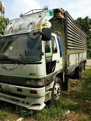 รถฮีโน่ 10 ล้อ  รั้ว ( ไม่ดั้ม )  FL3H  195 แรงม้า. ปี 38  สนใจติดต่อ 081 - 6079515
