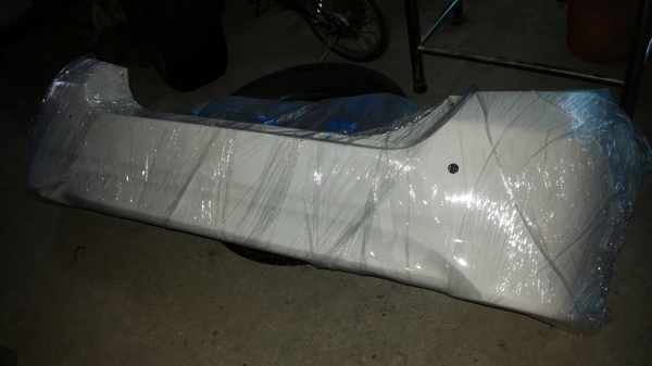 กันชนหลังแจ๊สคูลปี06ทำสีมายังไม่ได้ใส่เลยพร้อมสเกริตหลัง