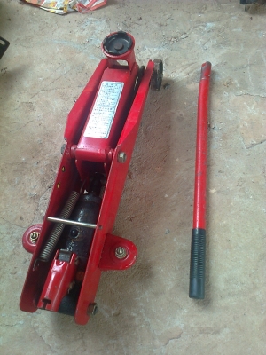 มาแล้วแม่แรง  2 ตัน  เพิ่งลงเครื่อง จากญี่ปุ่น