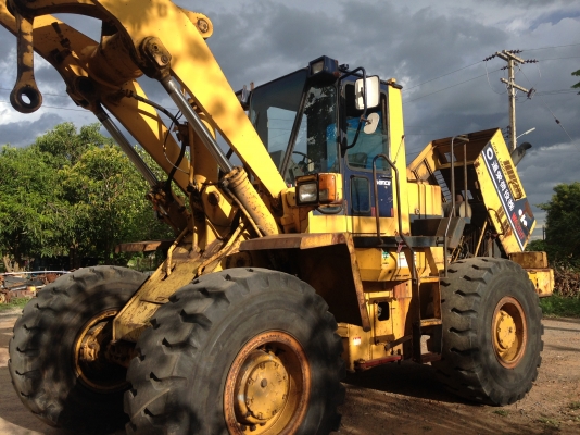 ขายรถตัก Komatsu WA350-1 ; รถเก่าญี่ปุ่น  สภาพสวย สนใจติดต่อ 081-9485494
