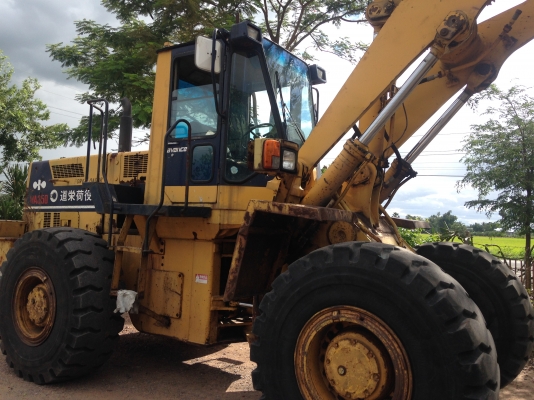 ขายรถตัก Komatsu WA350-1 ; รถเก่าญี่ปุ่น  สภาพสวย สนใจติดต่อ 081-9485494