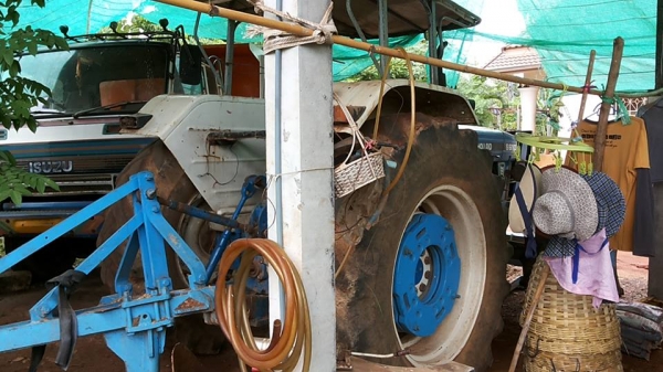 ***ขายแล้วครับขอบคุณ Truck2hand ขายรถไถ2เพลา FORD 6610 เสื้อลาย 2เพลาZF 4WD เครื่องE1NN-6015 85HP 4สูบ เสื้อลาย เครื่องดีสตาร์ทติดง่าย แน่นดีแรงดี ปั้มแบนปั้มดีแรงดีไอดีกลม เกียร์D2NN7006F แน่นดีเกียร์ดีไม่หลุด ท้าย E1NN 4024-EA ท้ายใหญ่ดี คานหน้าZF สภาพด ***ขายแล้วครับขอบคุณ Truck2hand ขายรถไถ2เพลา FORD 6610 เสื้อลาย 2เพลาZF 4WD เครื่องE1NN-6015 85HP 4สูบ เสื้อลาย เครื่องดีสตาร์ทติดง่าย แน่นดีแรงดี ปั้มแบนปั้มดีแรงดีไอดีกลม เกียร์D2NN7006F แน่นดีเกียร์ดีไม่หลุด ท้าย E1NN 4024-EA ท้ายใหญ่ดี คานหน้าZF สภาพด