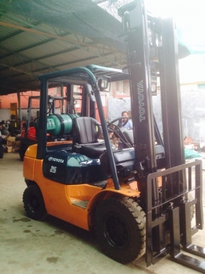 ขายด่วนน!! TOYOTA รุ่น 7 FG25 เสา 4 เมตร เกียร์ Auto