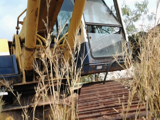 แบคโฮ โคมัสสุ PC200-5 แบคโฮ โคมัสสุ PC200-5