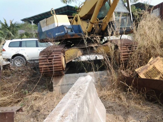 แบคโฮ โคมัสสุ PC200-5 แบคโฮ โคมัสสุ PC200-5