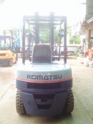 ขายด่วนน!! KOMATSU รุ่น 11 FD25 เสา 4 เมตร เกียร์ Manual