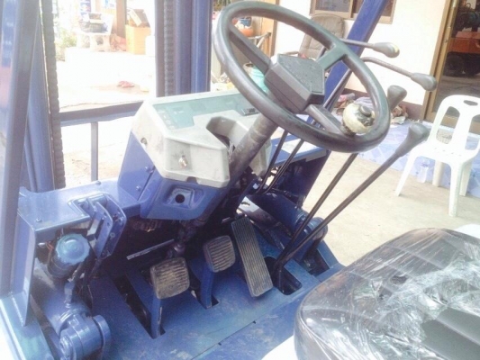 ขายด่วนน!! KOMATSU รุ่น 11 FD25 เสา 4 เมตร เกียร์ Manual