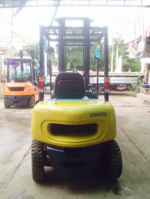 ขายด่วนน!! KOMATSU รุ่น 12 FD20 เสา 4 เมตร เกียร์ Manual ขายด่วนน!! KOMATSU รุ่น 12 FD20 เสา 4 เมตร เกียร์ Manual