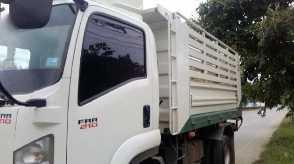 รถอีซูซุ 6 ล้อดั้ม 210 แรงม้า. ปี 54  สนใจติ ดต่อ 081 - 6079515