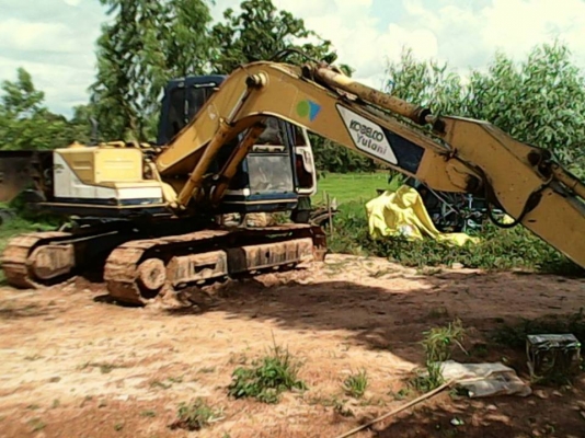 ***ขายแล้วครับขอบคุณ Truck2hand ขายแบคโฮ ยอดนิยม KOBELCO MARK3 SK120 ไฟฟ้าเต็ม เครื่องเดิมปั้มเดิม เครื่อง ISUZU 4BG1-125HP เครื่องแน่นดี แรงดีไม่เยิ้ม ปั้มดีแรงดี ทำงานดี ไม่โหลด บูมอาร์มสวยไม่ปะไม่ดามไม่ร้าว เอวแน่น ไม่แตกไม่ร้าว ช่วงล่าง75-85\% โซ่หนา แ