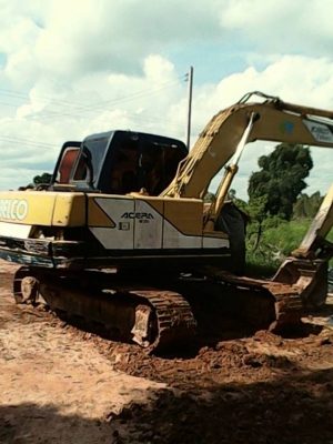 ***ขายแล้วครับขอบคุณ Truck2hand ขายแบคโฮ ยอดนิยม KOBELCO MARK3 SK120 ไฟฟ้าเต็ม เครื่องเดิมปั้มเดิม เครื่อง ISUZU 4BG1-125HP เครื่องแน่นดี แรงดีไม่เยิ้ม ปั้มดีแรงดี ทำงานดี ไม่โหลด บูมอาร์มสวยไม่ปะไม่ดามไม่ร้าว เอวแน่น ไม่แตกไม่ร้าว ช่วงล่าง75-85\% โซ่หนา แ