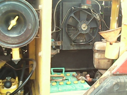 ***ขายแล้วครับขอบคุณ Truck2hand ขายแบคโฮ ยอดนิยม KOBELCO MARK3 SK120 ไฟฟ้าเต็ม เครื่องเดิมปั้มเดิม เครื่อง ISUZU 4BG1-125HP เครื่องแน่นดี แรงดีไม่เยิ้ม ปั้มดีแรงดี ทำงานดี ไม่โหลด บูมอาร์มสวยไม่ปะไม่ดามไม่ร้าว เอวแน่น ไม่แตกไม่ร้าว ช่วงล่าง75-85\% โซ่หนา แ