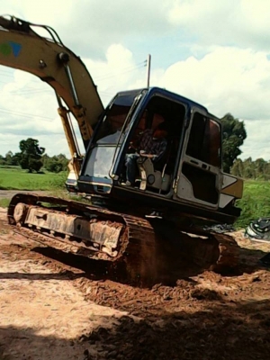 ***ขายแล้วครับขอบคุณ Truck2hand ขายแบคโฮ ยอดนิยม KOBELCO MARK3 SK120 ไฟฟ้าเต็ม เครื่องเดิมปั้มเดิม เครื่อง ISUZU 4BG1-125HP เครื่องแน่นดี แรงดีไม่เยิ้ม ปั้มดีแรงดี ทำงานดี ไม่โหลด บูมอาร์มสวยไม่ปะไม่ดามไม่ร้าว เอวแน่น ไม่แตกไม่ร้าว ช่วงล่าง75-85\% โซ่หนา แ