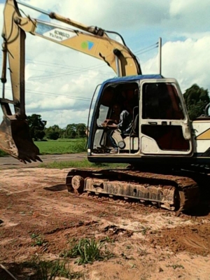 ***ขายแล้วครับขอบคุณ Truck2hand ขายแบคโฮ ยอดนิยม KOBELCO MARK3 SK120 ไฟฟ้าเต็ม เครื่องเดิมปั้มเดิม เครื่อง ISUZU 4BG1-125HP เครื่องแน่นดี แรงดีไม่เยิ้ม ปั้มดีแรงดี ทำงานดี ไม่โหลด บูมอาร์มสวยไม่ปะไม่ดามไม่ร้าว เอวแน่น ไม่แตกไม่ร้าว ช่วงล่าง75-85\% โซ่หนา แ