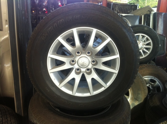 ขายล้อ ปาเจโร ขอบ17 พร้อมยางปี 2012 1ชุด 12000บาท