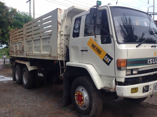 ขาย10ล้อRocky240กระบะดั้ม ช่วงล่าง คัตซีใหญ่ ยางใหม่10เส้น