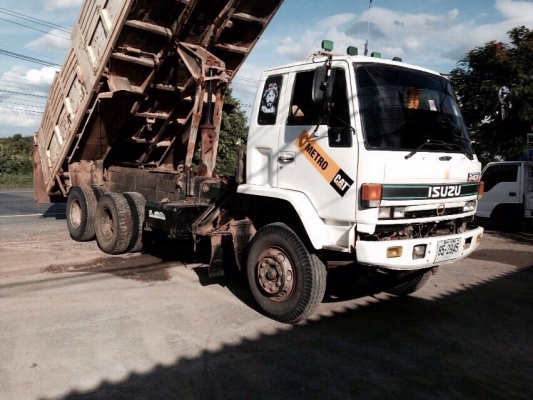 ขาย10ล้อRocky240กระบะดั้ม ช่วงล่าง คัตซีใหญ่ ยางใหม่10เส้น