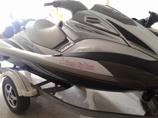 เจ็ทสกี yamaha 1800 cc. ปี2011 วิ่งไป80กว่า ชม. ไม่มีซุปชารจ  สนใจ085-5946118