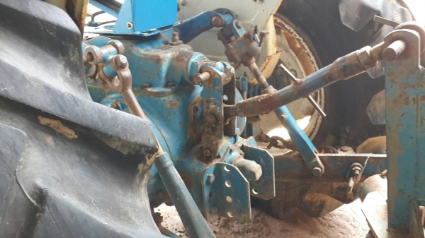 ขายรถไถ ฟร์อด T1 68 ใบดันหน้า ผานหลัง7 สภาพพร้อมใช้งาน เครื่องฟิตใหม่ เล่มทะเบียนพร้อมโอน สภาพดี ใช้งานปกติ