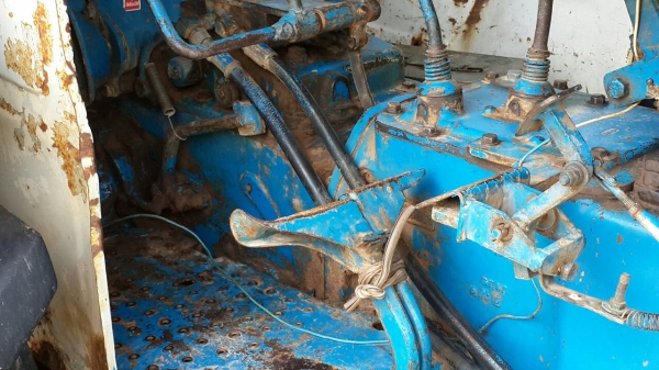 ขายรถไถ ฟร์อด T1 68 ใบดันหน้า ผานหลัง7 สภาพพร้อมใช้งาน เครื่องฟิตใหม่ เล่มทะเบียนพร้อมโอน สภาพดี ใช้งานปกติ