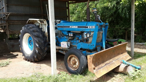 ขายรถไถ ฟร์อด T1 68 ใบดันหน้า ผานหลัง7 สภาพพร้อมใช้งาน เครื่องฟิตใหม่ เล่มทะเบียนพร้อมโอน สภาพดี ใช้งานปกติ