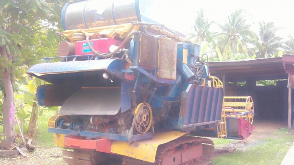 ขายรถเกี่ยวข้าว พร้อม เทรลเลอร์ จาก2,550,000 เหลือ 1,450,000