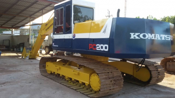 KOMATSU PC 200-5 เครื่องเดิม ปั้มเดิม ไฟ้าเต็ม แอร์เย็น โซ่ใหม่ บูท สลักใหม่ ใหม่แล้วครับ เก่านอก
