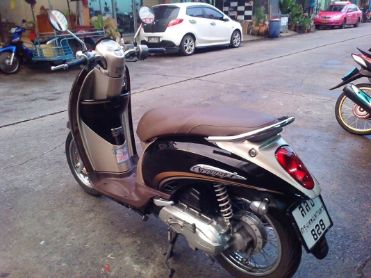 scoopy i ปี 53 พรีเมี่ยม สีดำ น้ำตาล หลุดจำนำ เอกสารจำนำครบ โอนไม่ได้ ต่อภาษี พรบ.ได้ปกติ  หมาะสำหรับใช้ตจว.หรือขับในหมู่บ้าน คุ้มๆๆๆรถs