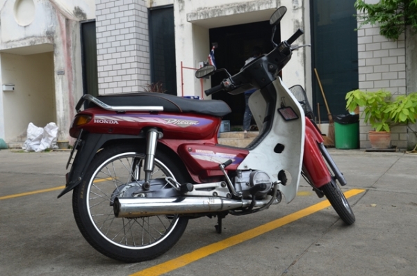 ขาย HONDA DREAM ดรีม ก้นมน สตาร์ทมือ ปี35 ทะเบียนไม่ขาด มีเล่มครบ แต่ไม่โอน 8600 บาท ขาย HONDA DREAM ดรีม ก้นมน สตาร์ทมือ ปี35 ทะเบียนไม่ขาด มีเล่มครบ แต่ไม่โอน 8600 บาท
