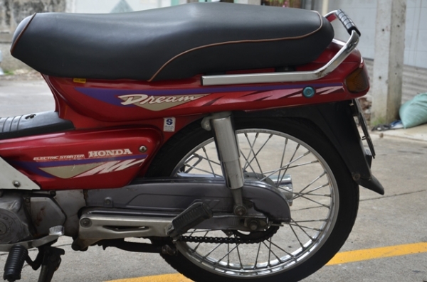 ขาย HONDA DREAM ดรีม ก้นมน สตาร์ทมือ ปี35 ทะเบียนไม่ขาด มีเล่มครบ แต่ไม่โอน 8600 บาท ขาย HONDA DREAM ดรีม ก้นมน สตาร์ทมือ ปี35 ทะเบียนไม่ขาด มีเล่มครบ แต่ไม่โอน 8600 บาท