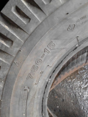 7.50-15  ยางรถ 6 ล้อขนาดกลาง พร้อมยางรอง   ปี 2012 มีชุด 4 เส้น  TEL.081-427-3941