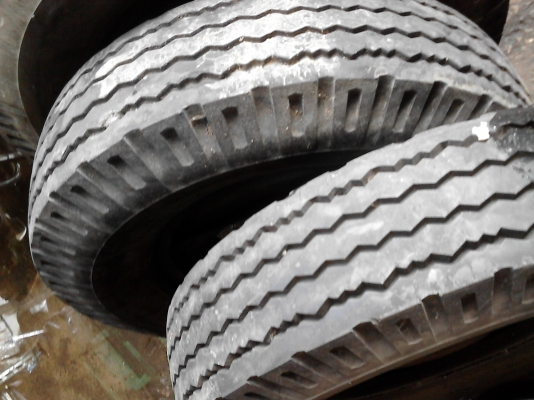 7.50-15  ยางรถ 6 ล้อขนาดกลาง พร้อมยางรอง   ปี 2012 มีชุด 4 เส้น  TEL.081-427-3941