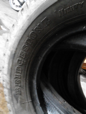 7.50-15  ยางรถ 6 ล้อขนาดกลาง พร้อมยางรอง   ปี 2012 มีชุด 4 เส้น  TEL.081-427-3941