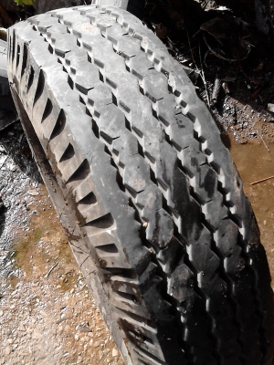 7.50-15  ยางรถ 6 ล้อขนาดกลาง พร้อมยางรอง   ปี 2012 มีชุด 4 เส้น  TEL.081-427-3941