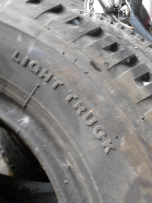 7.50-15  ยางรถ 6 ล้อขนาดกลาง พร้อมยางรอง   ปี 2012 มีชุด 4 เส้น  TEL.081-427-3941