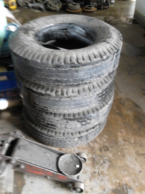 7.50-15  ยางรถ 6 ล้อขนาดกลาง พร้อมยางรอง   ปี 2012 มีชุด 4 เส้น  TEL.081-427-3941