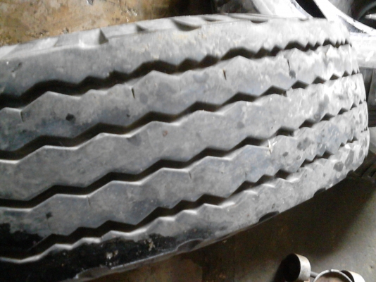 7.50-15  ยางรถ 6 ล้อขนาดกลาง พร้อมยางรอง   ปี 2012 มีชุด 4 เส้น  TEL.081-427-3941