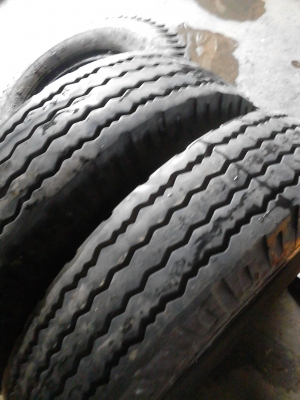 7.50-15  ยางรถ 6 ล้อขนาดกลาง พร้อมยางรอง   ปี 2012 มีชุด 4 เส้น  TEL.081-427-3941