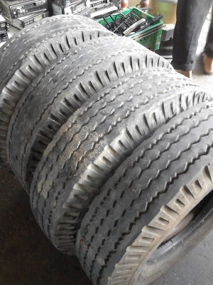 7.50-15  ยางรถ 6 ล้อขนาดกลาง พร้อมยางรอง   ปี 2012 มีชุด 4 เส้น  TEL.081-427-3941