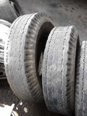 7.50-15  ยางรถ 6 ล้อขนาดกลาง พร้อมยางรอง   ปี 2012 มีชุด 4 เส้น  TEL.081-427-3941