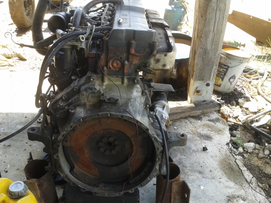 ขายครับ เครื่อง ISUZU 6HE1 / 195 แรง มีใบคุมเครื่องครับ