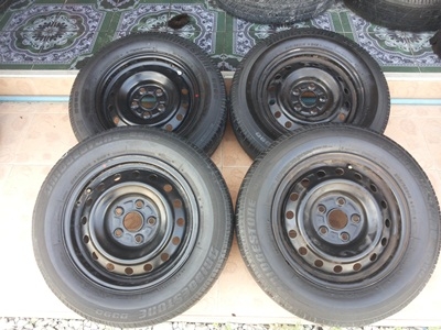 ขายล้อกะทะ5 รู ขอบ15 พร้อมยางปี12 4 ล้อ